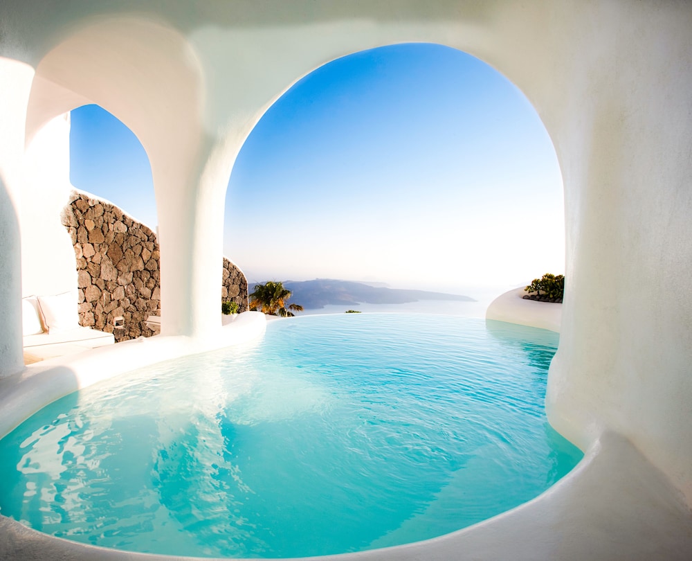 Dana Villas & Infinity Suites — Swimming pool in Firostefan, South Aegean