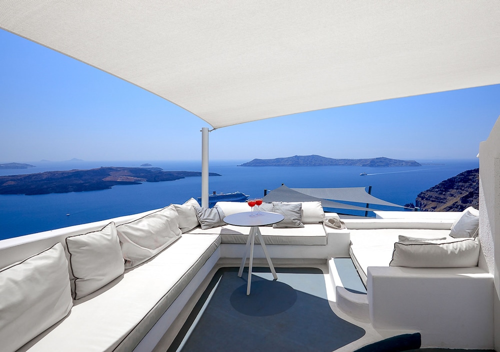 Dana Villas & Infinity Suites — Hotel building in Firostefan, South Aegean
