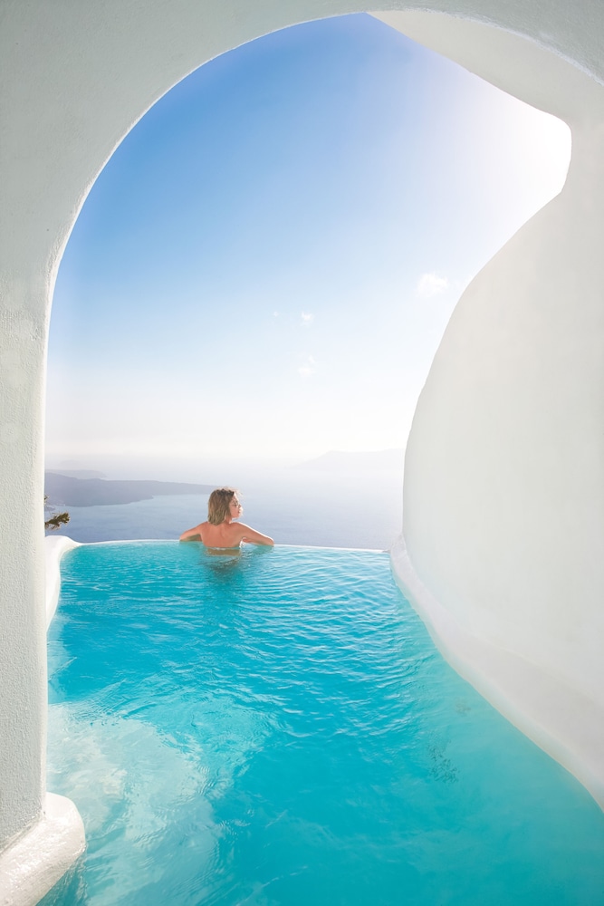 Dana Villas & Infinity Suites — Swimming pool in Firostefan, South Aegean