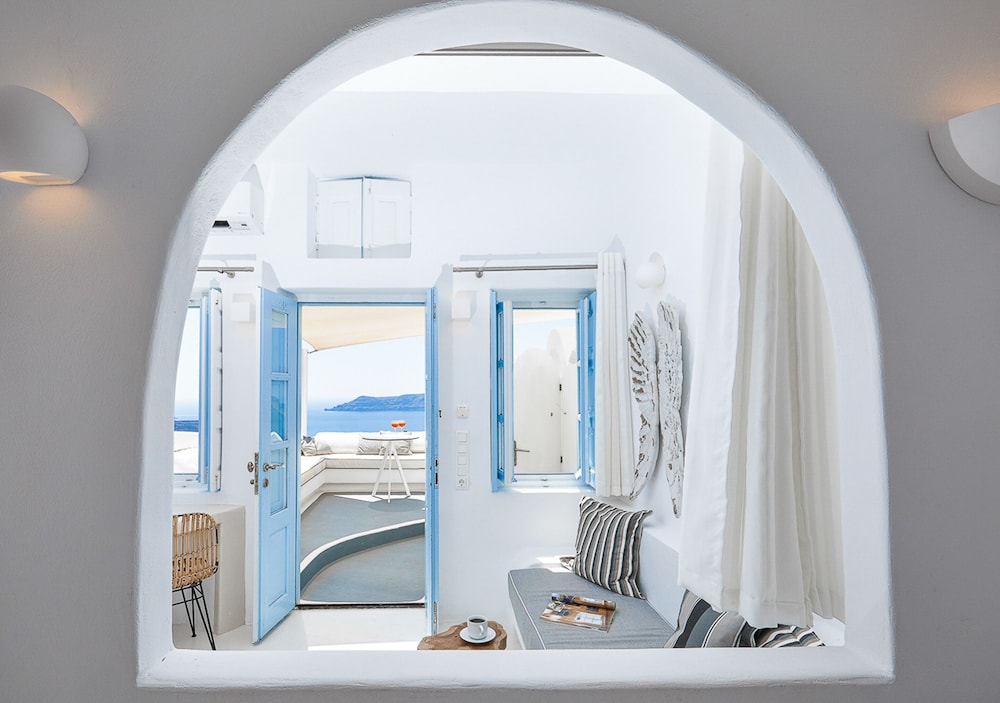 Dana Villas & Infinity Suites — Hotel rooms in Firostefan, South Aegean