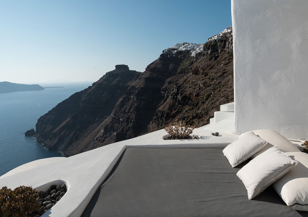 Dana Villas & Infinity Suites — Hotel building in Firostefan, South Aegean