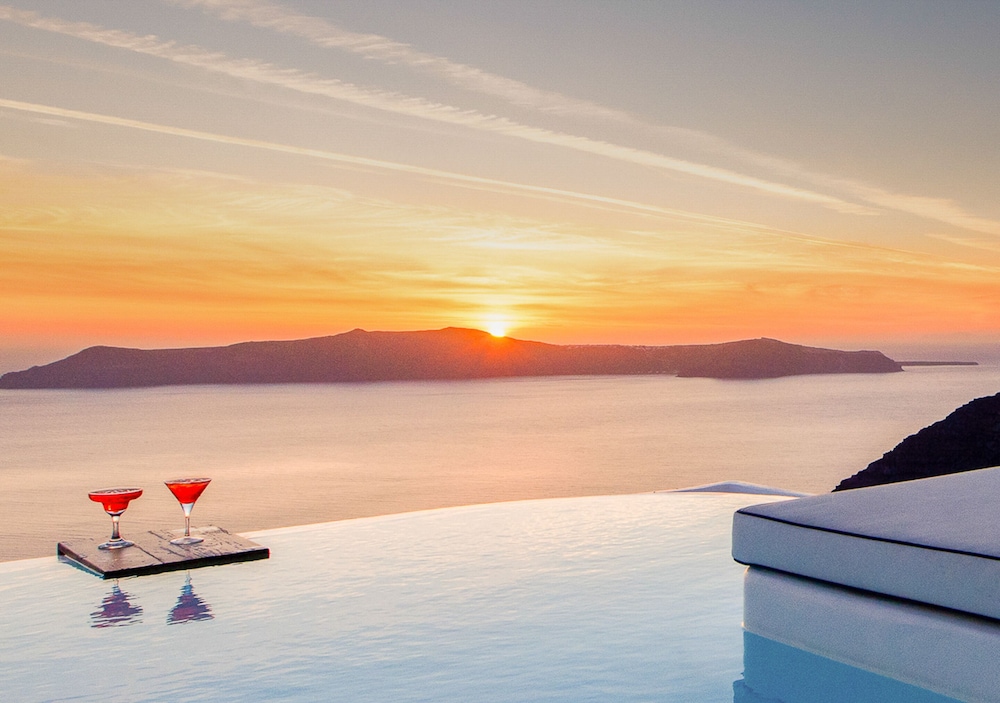 Dana Villas & Infinity Suites — Swimming pool in Firostefan, South Aegean