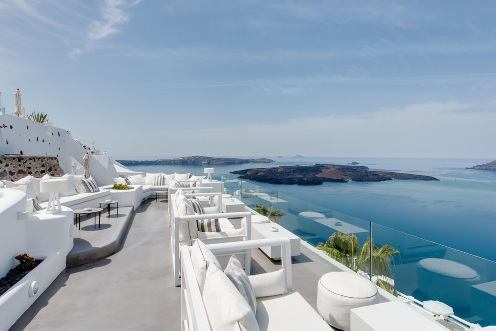 Dana Villas & Infinity Suites — Restaurant & bars in Firostefan, South Aegean