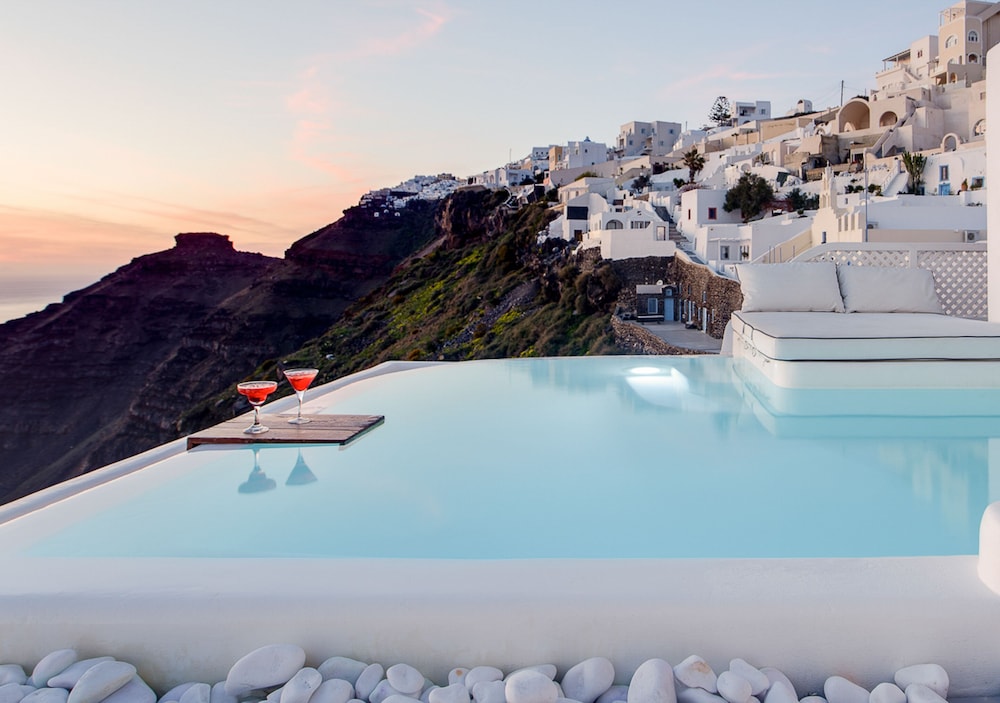 Dana Villas & Infinity Suites — Swimming pool in Firostefan, South Aegean
