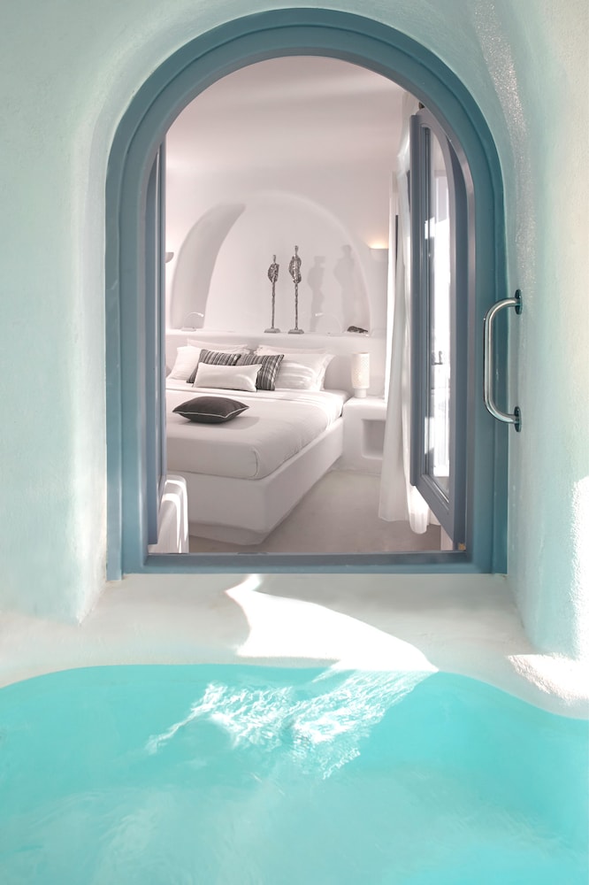Dana Villas & Infinity Suites — Hotel rooms in Firostefan, South Aegean