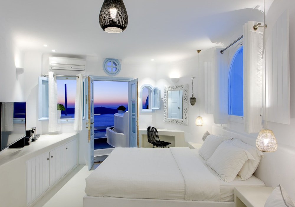 Dana Villas & Infinity Suites — Hotel rooms in Firostefan, South Aegean