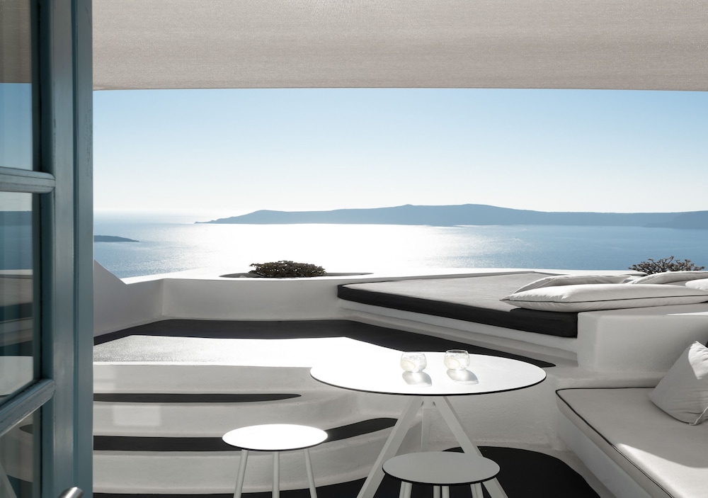 Dana Villas & Infinity Suites — Hotel building in Firostefan, South Aegean