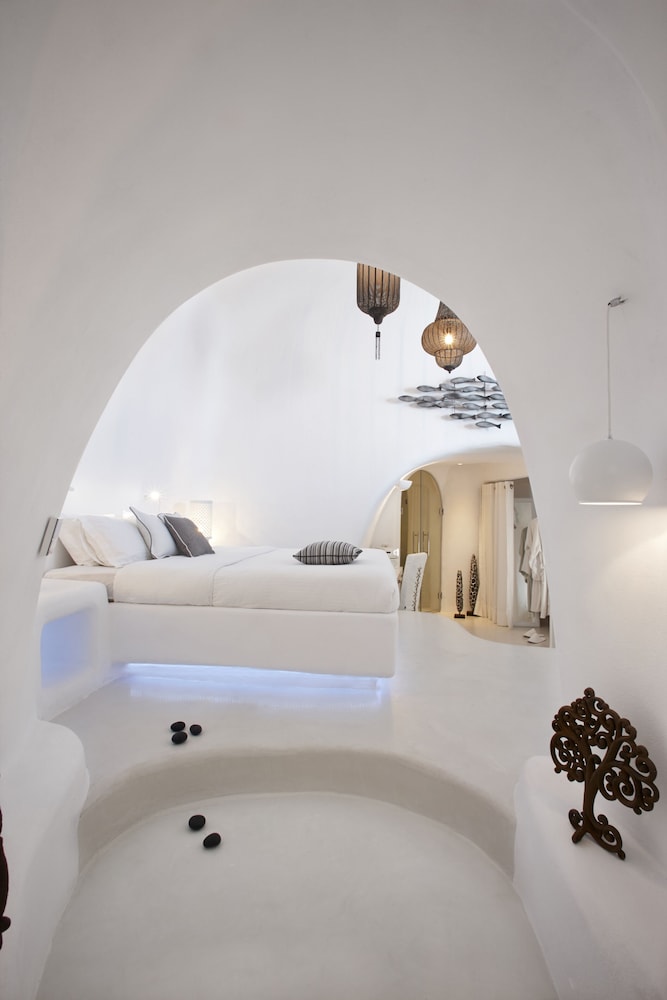 Dana Villas & Infinity Suites — Hotel rooms in Firostefan, South Aegean