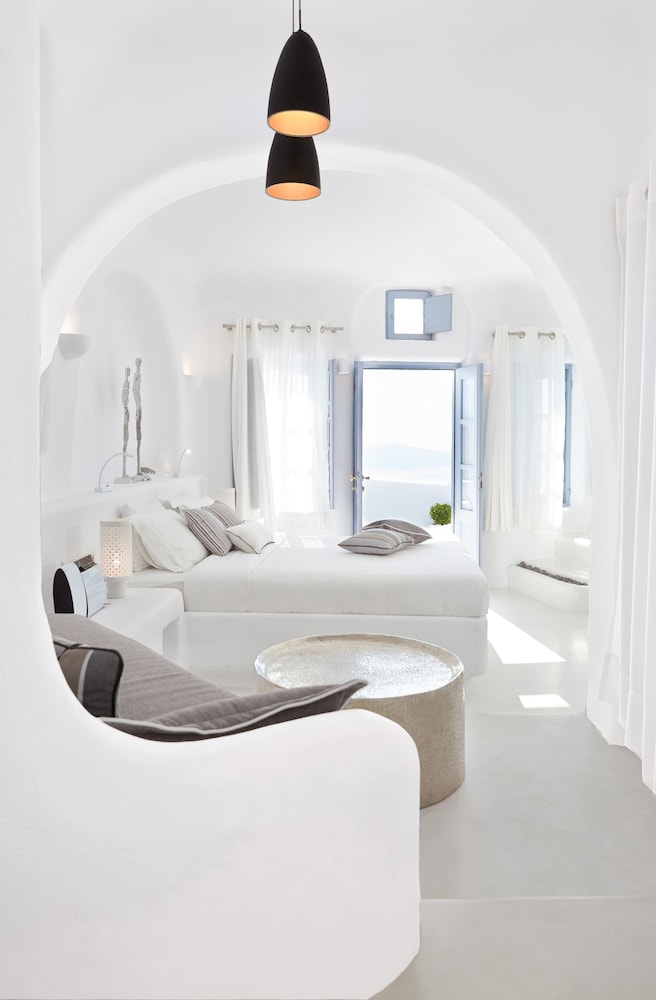 Dana Villas & Infinity Suites — Hotel rooms in Firostefan, South Aegean