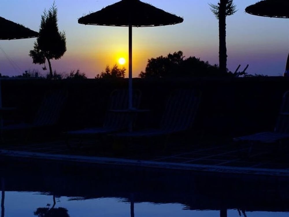 Kafouros Hotel — Swimming pool in Kamari, South Aegean