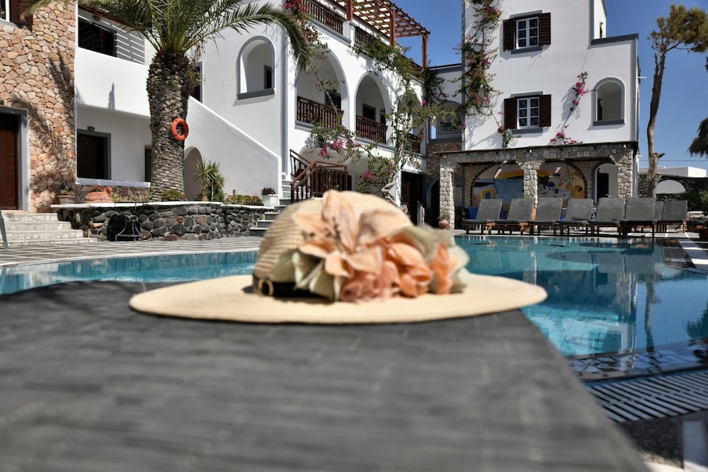 Kafouros Hotel — Swimming pool in Kamari, South Aegean