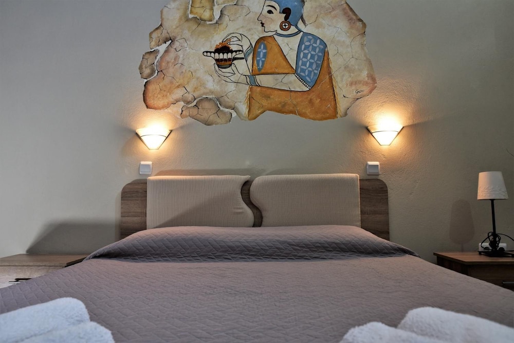 Kafouros Hotel — Hotel rooms in Kamari, South Aegean