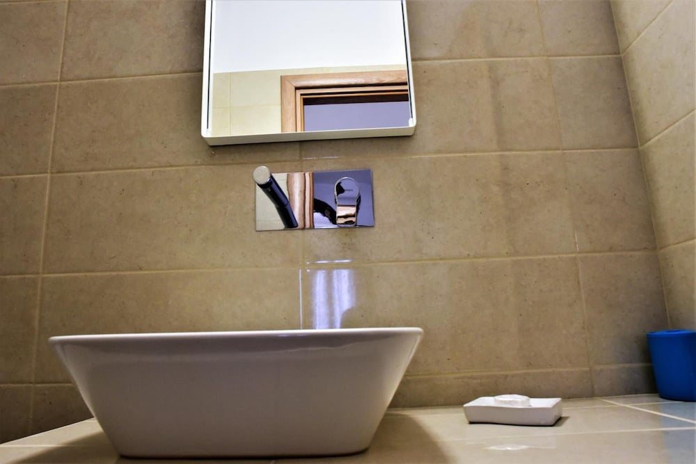 Kafouros Hotel — Hotel rooms in Kamari, South Aegean