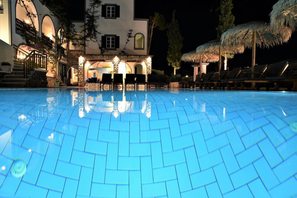 Kafouros Hotel — Swimming pool in Kamari, South Aegean