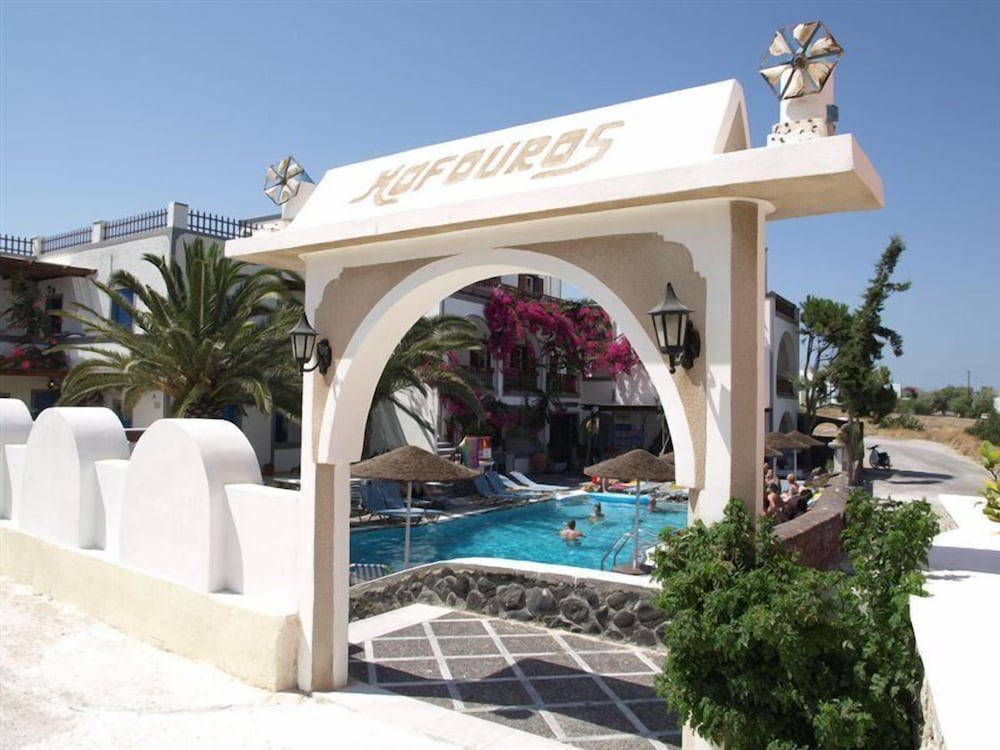 Kafouros Hotel — Swimming pool in Kamari, South Aegean
