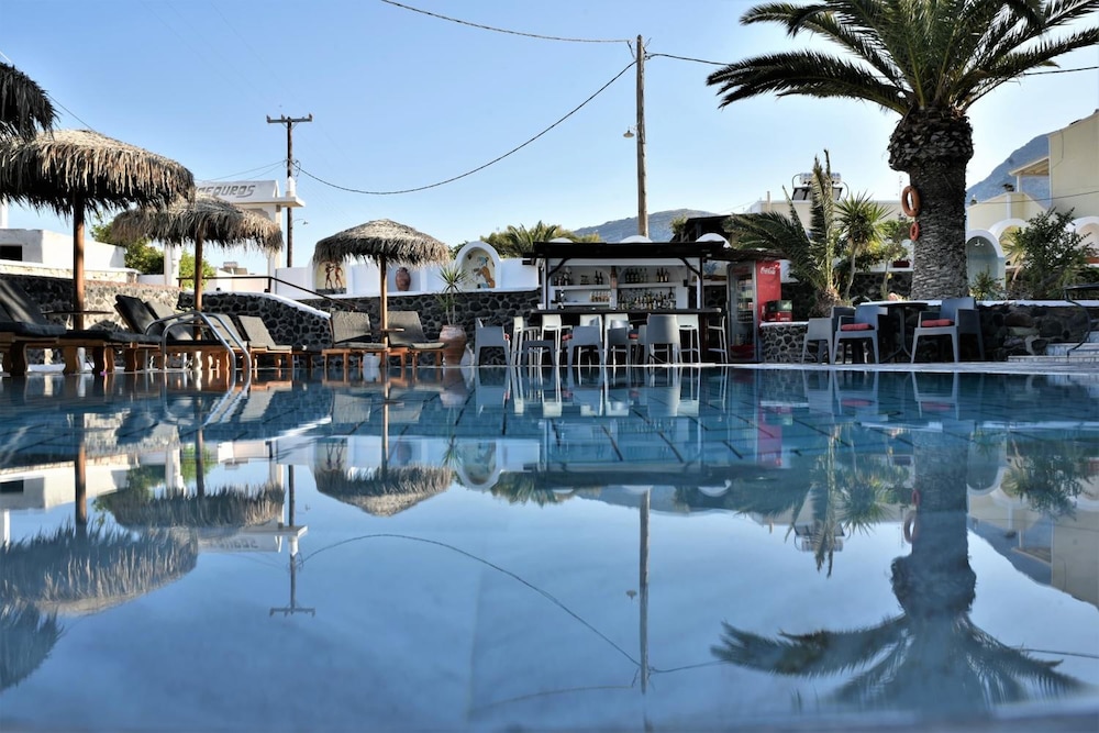 Kafouros Hotel — Swimming pool in Kamari, South Aegean