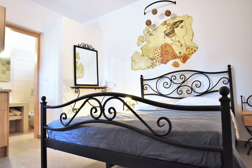 Kafouros Hotel — Hotel rooms in Kamari, South Aegean