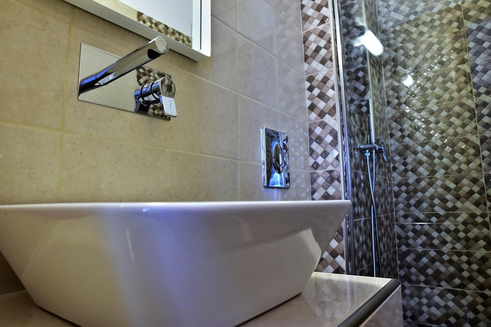 Kafouros Hotel — Hotel rooms in Kamari, South Aegean