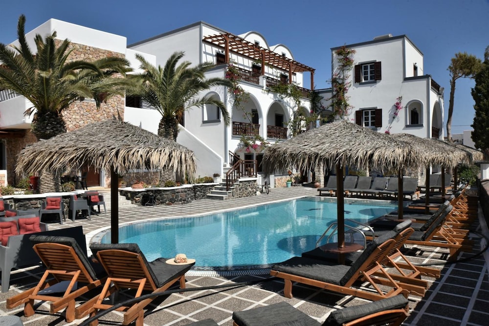 Kafouros Hotel — Swimming pool in Kamari, South Aegean