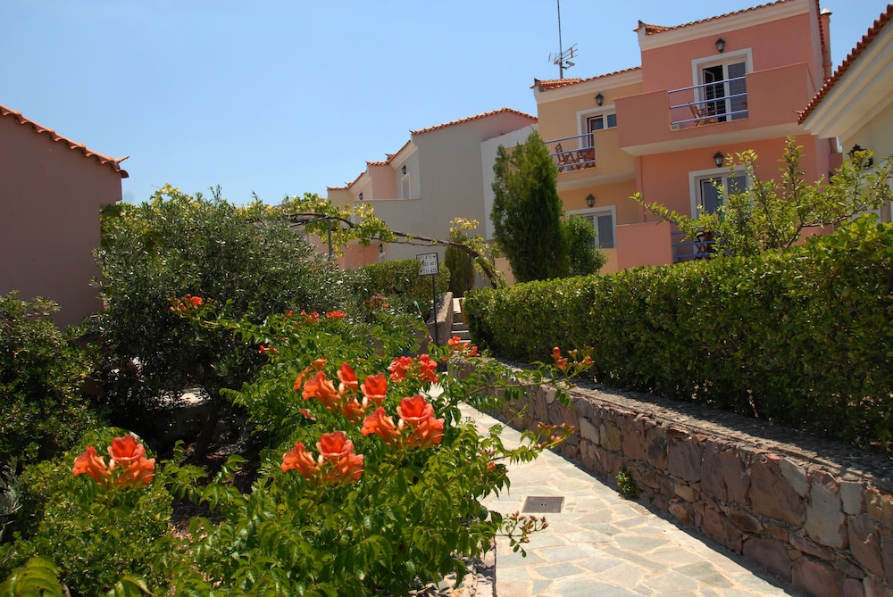 Sunrise Resort Hotel — Hotel building in Lesvos Island