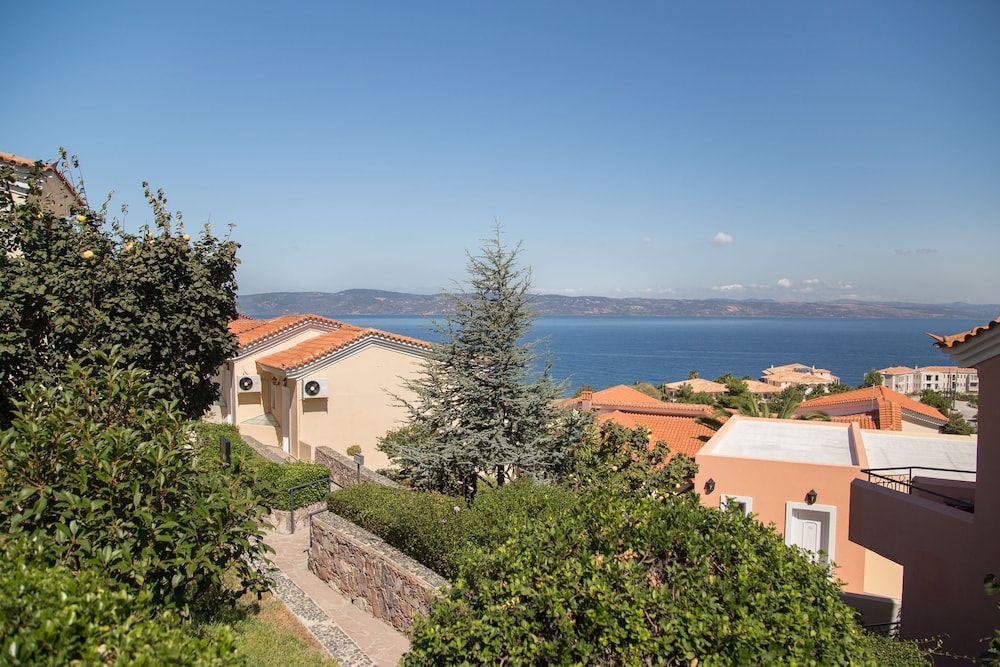 Sunrise Resort Hotel — Hotel building in Lesvos Island