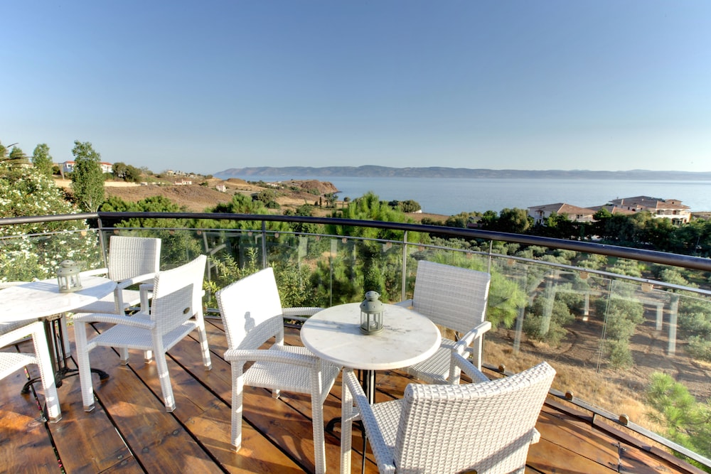 Sunrise Resort Hotel — Restaurant & bars in Lesvos Island