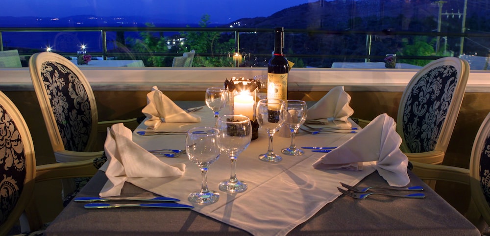 Sunrise Resort Hotel — Restaurant & bars in Lesvos Island