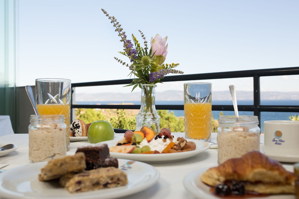 Sunrise Resort Hotel — Restaurant & bars in Lesvos Island