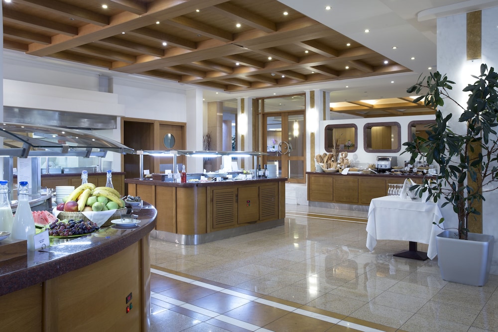 Thalassa Beach Resort - Adults Only — Restaurant & bars in Chania