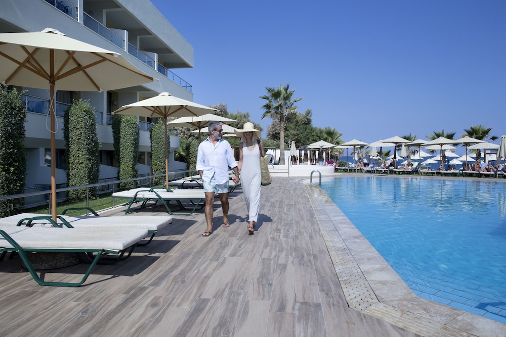 Thalassa Beach Resort - Adults Only — Swimming pool in Chania