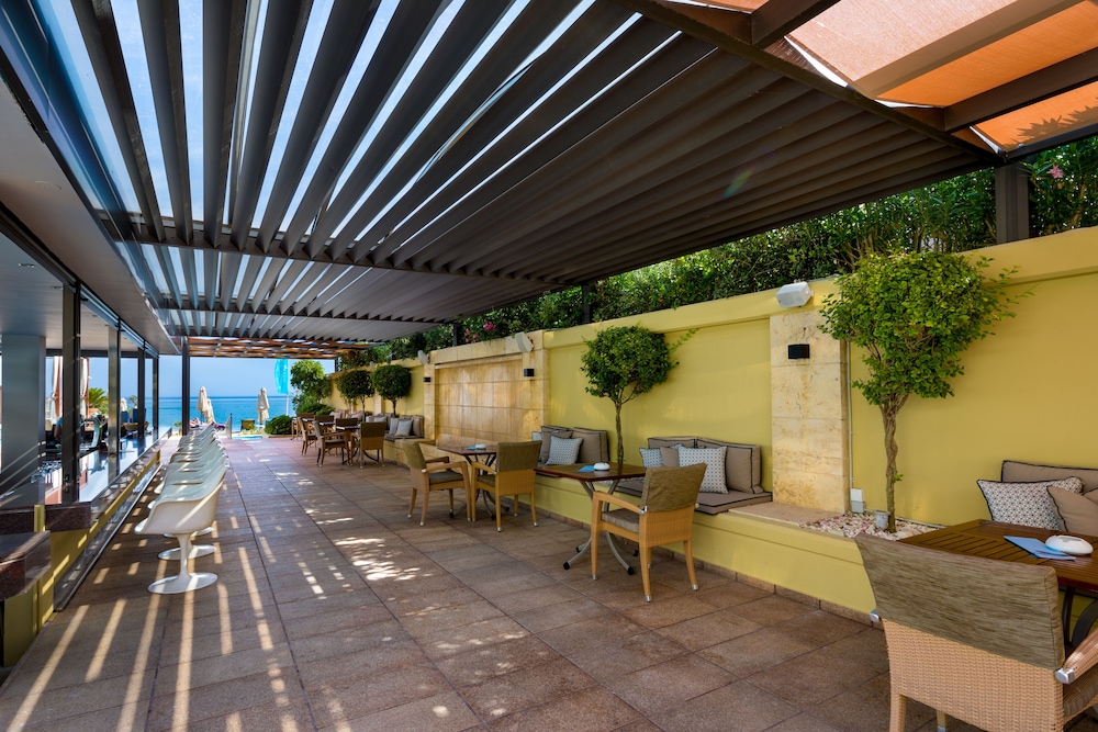 Thalassa Beach Resort - Adults Only — Restaurant & bars in Chania