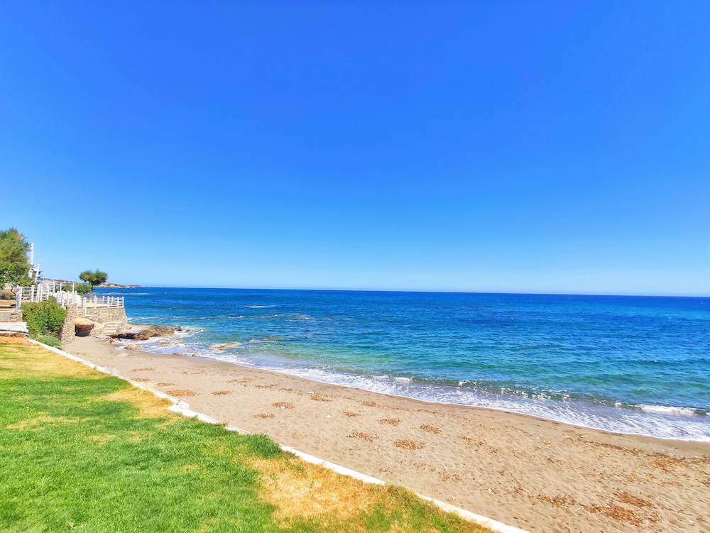 Thalia deco City & Beach Hotel — Beach in Hersonissos