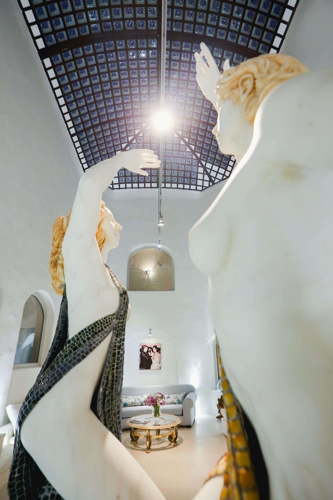 Tharroe of Mykonos — Hotel building in Mykonos Town, South Aegean