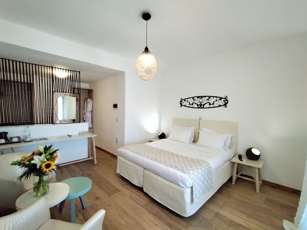 Tharroe of Mykonos — Hotel rooms in Mykonos Town, South Aegean