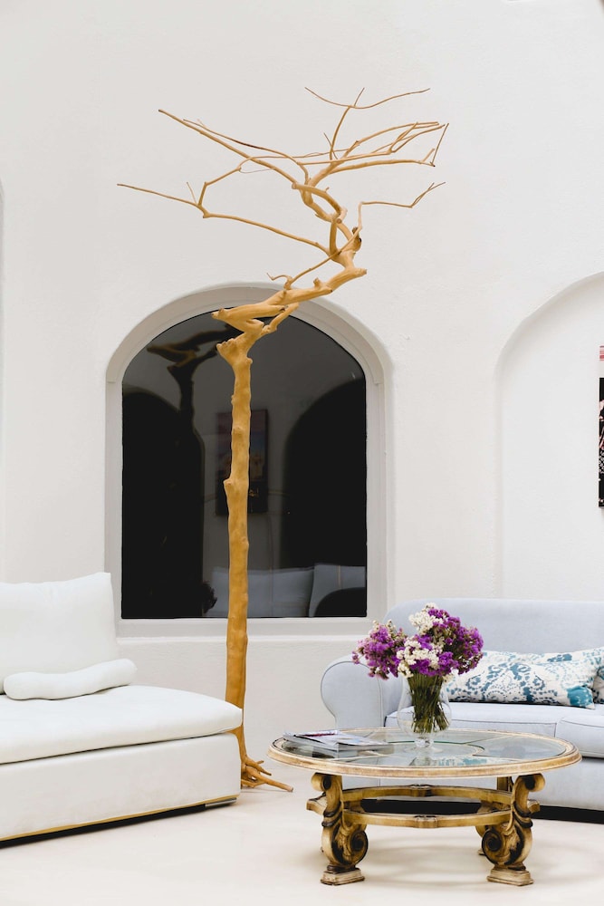 Tharroe of Mykonos — Hotel building in Mykonos Town, South Aegean