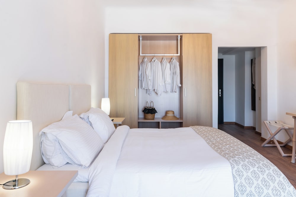 Tharroe of Mykonos — Hotel rooms in Mykonos Town, South Aegean