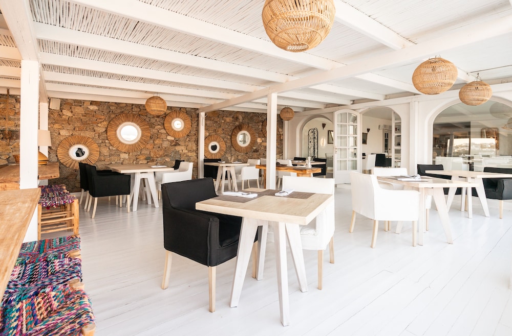 Tharroe of Mykonos — Restaurant & bars in Mykonos Town, South Aegean