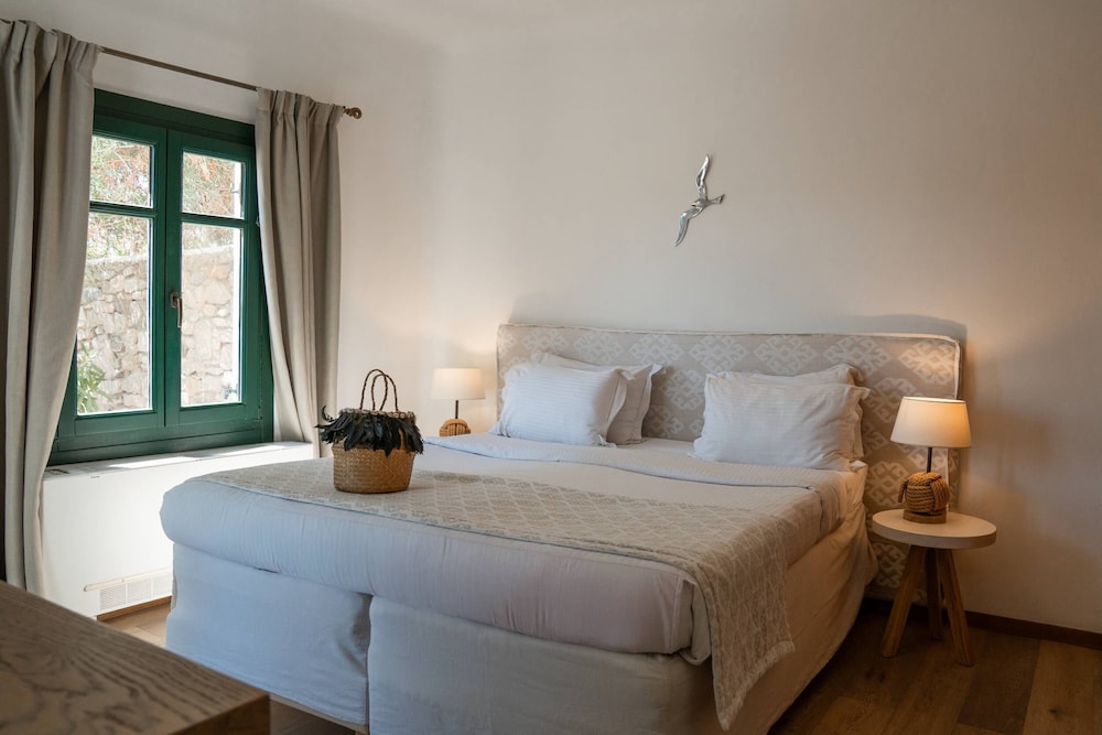 Tharroe of Mykonos — Hotel rooms in Mykonos Town, South Aegean