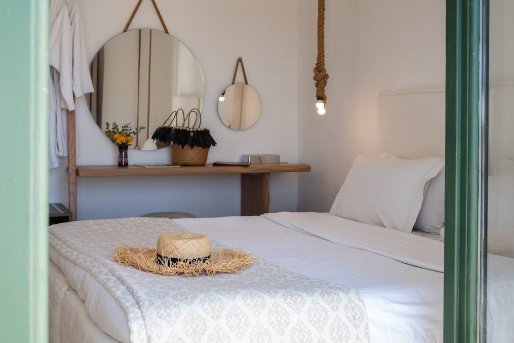 Tharroe of Mykonos — Hotel rooms in Mykonos Town, South Aegean