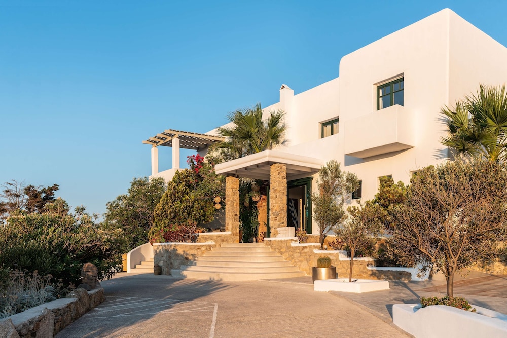 Tharroe of Mykonos — Hotel building in Mykonos Town, South Aegean