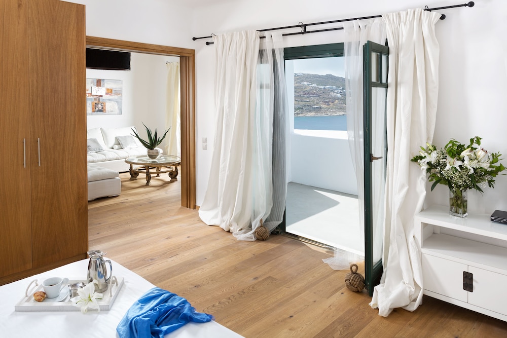 Tharroe of Mykonos — Hotel rooms in Mykonos Town, South Aegean