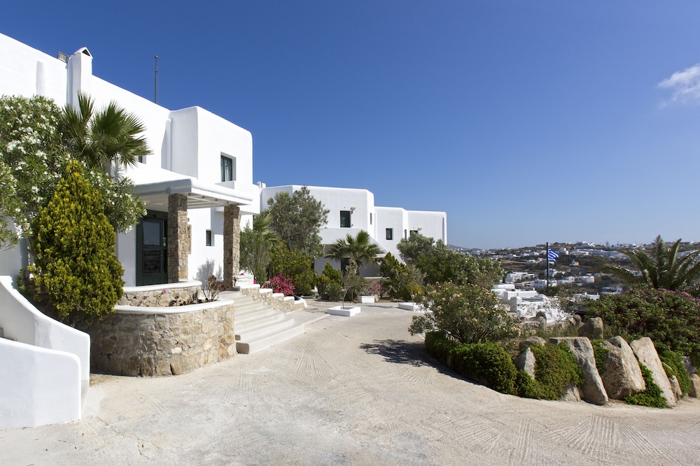 Tharroe of Mykonos — Hotel building in Mykonos Town, South Aegean