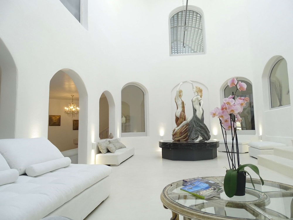 Tharroe of Mykonos — Hotel building in Mykonos Town, South Aegean