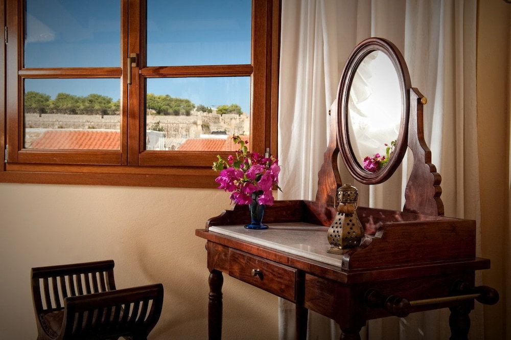 Veneto Boutique Hotel — Hotel rooms in Rethymnon