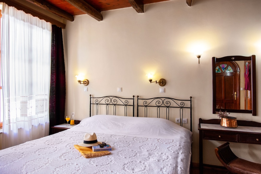 Veneto Boutique Hotel — Hotel rooms in Rethymnon