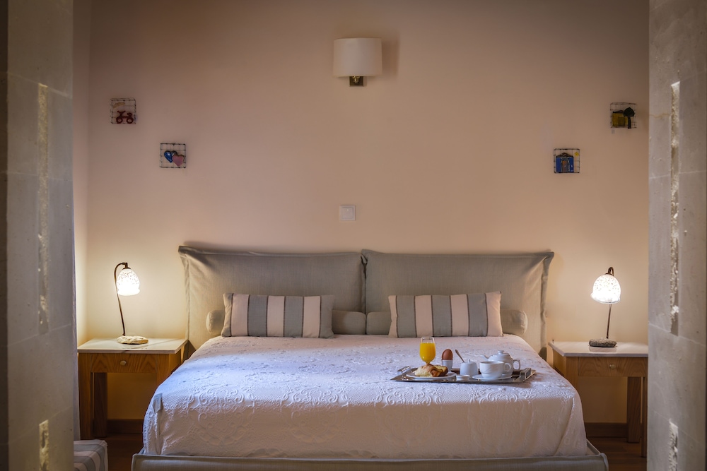 Veneto Boutique Hotel — Hotel rooms in Rethymnon