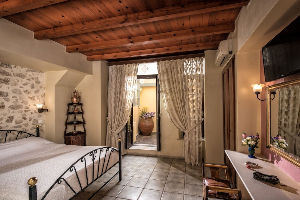 Veneto Boutique Hotel — Hotel rooms in Rethymnon