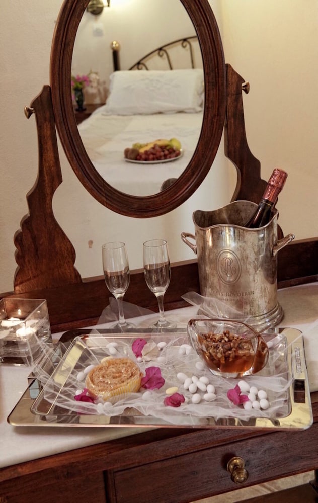 Veneto Boutique Hotel — Hotel rooms in Rethymnon