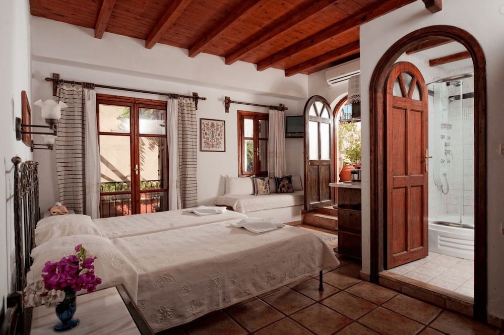 Veneto Boutique Hotel — Hotel rooms in Rethymnon