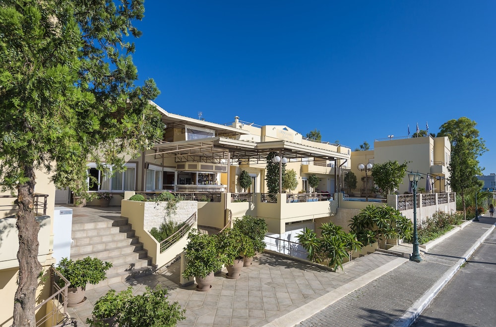 Veronica Hotel — Hotel building in Chania